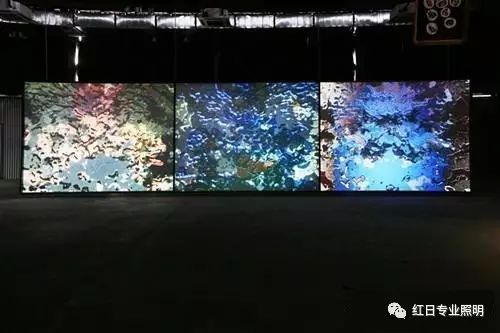 帕特奥尼奥《轻身而出》 16毫米电影转数字 三屏幕投影装置 1971
