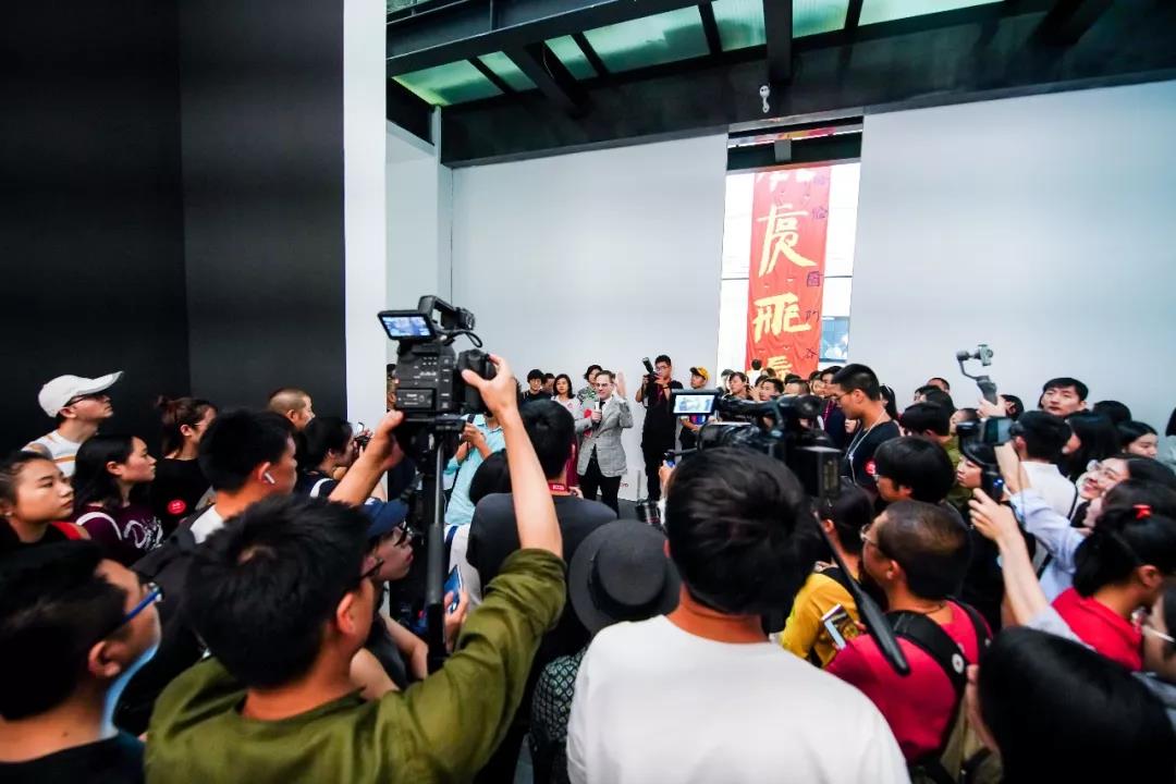 《徐冰:思想与方法》:超越文化界限的艺术光影照明第5张